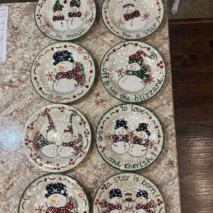 Eight Expressly Yours Circular Christmas Dinner Plates